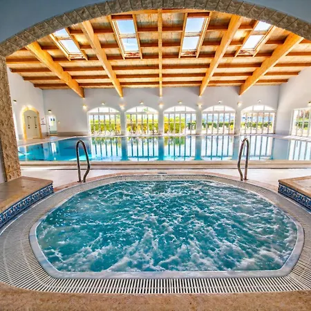 Oasis Parque Ground Floor With Pools, Jacuzzi & Tennis Lejlighed Portimão